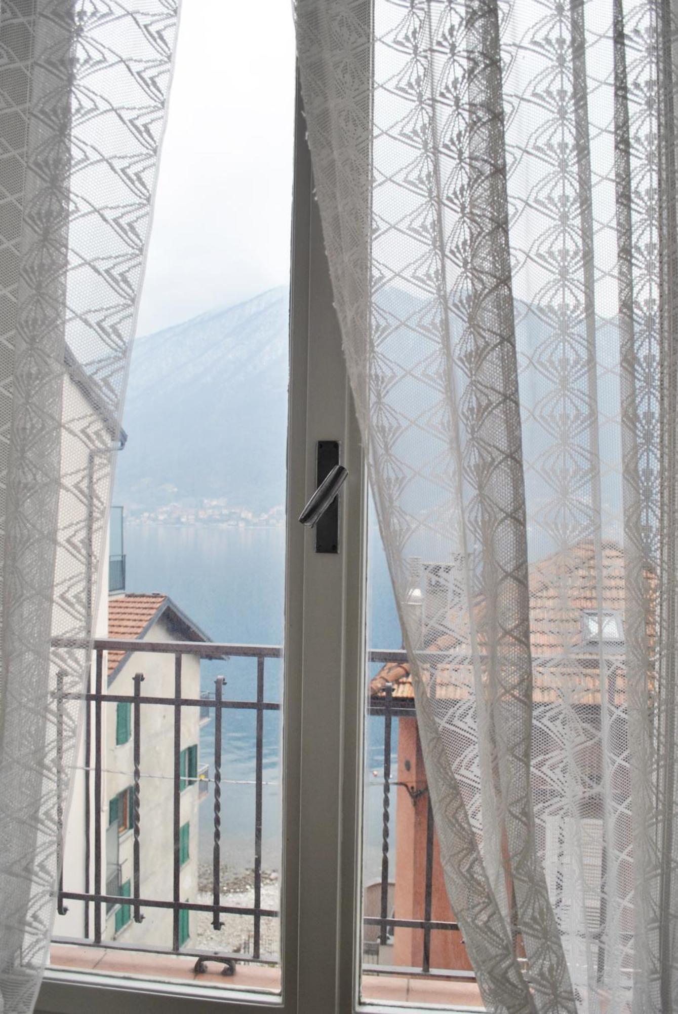 The Romantic Village House - Apartments With Lake View Colonno Экстерьер фото