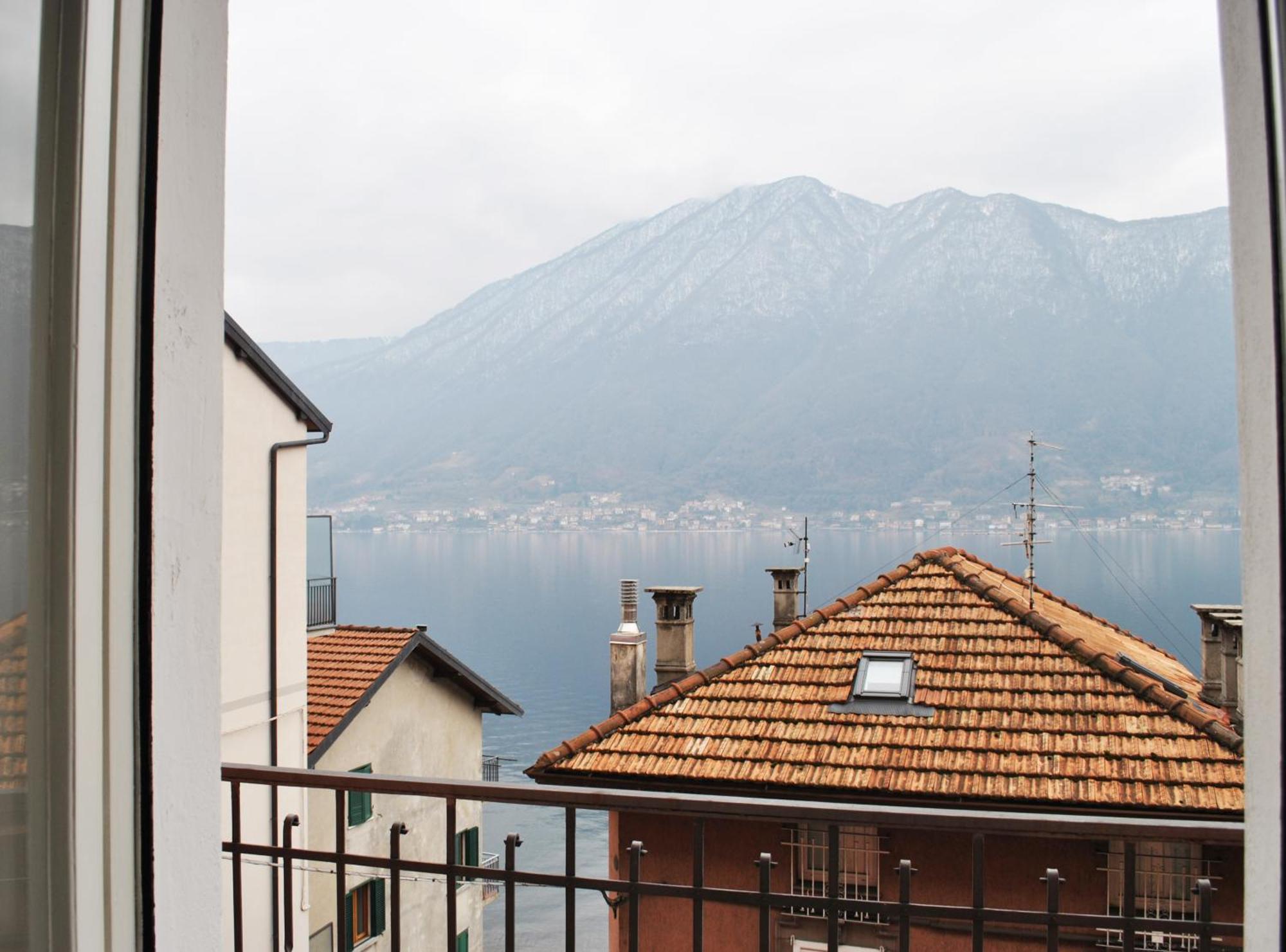 The Romantic Village House - Apartments With Lake View Colonno Экстерьер фото