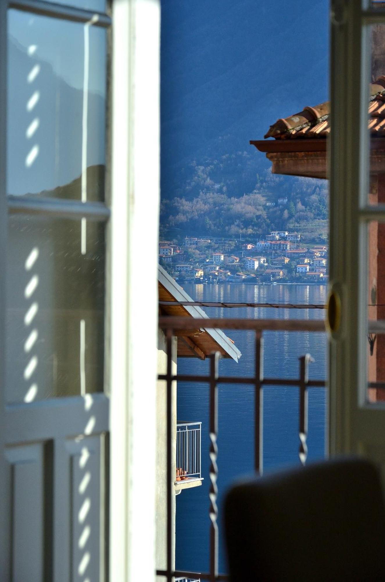 The Romantic Village House - Apartments With Lake View Colonno Экстерьер фото